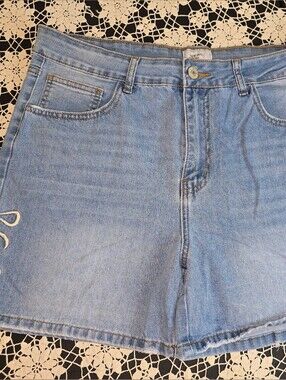 New Max USA Denim Short With Bow Detail On Legs, Womens Size 16, Stretch